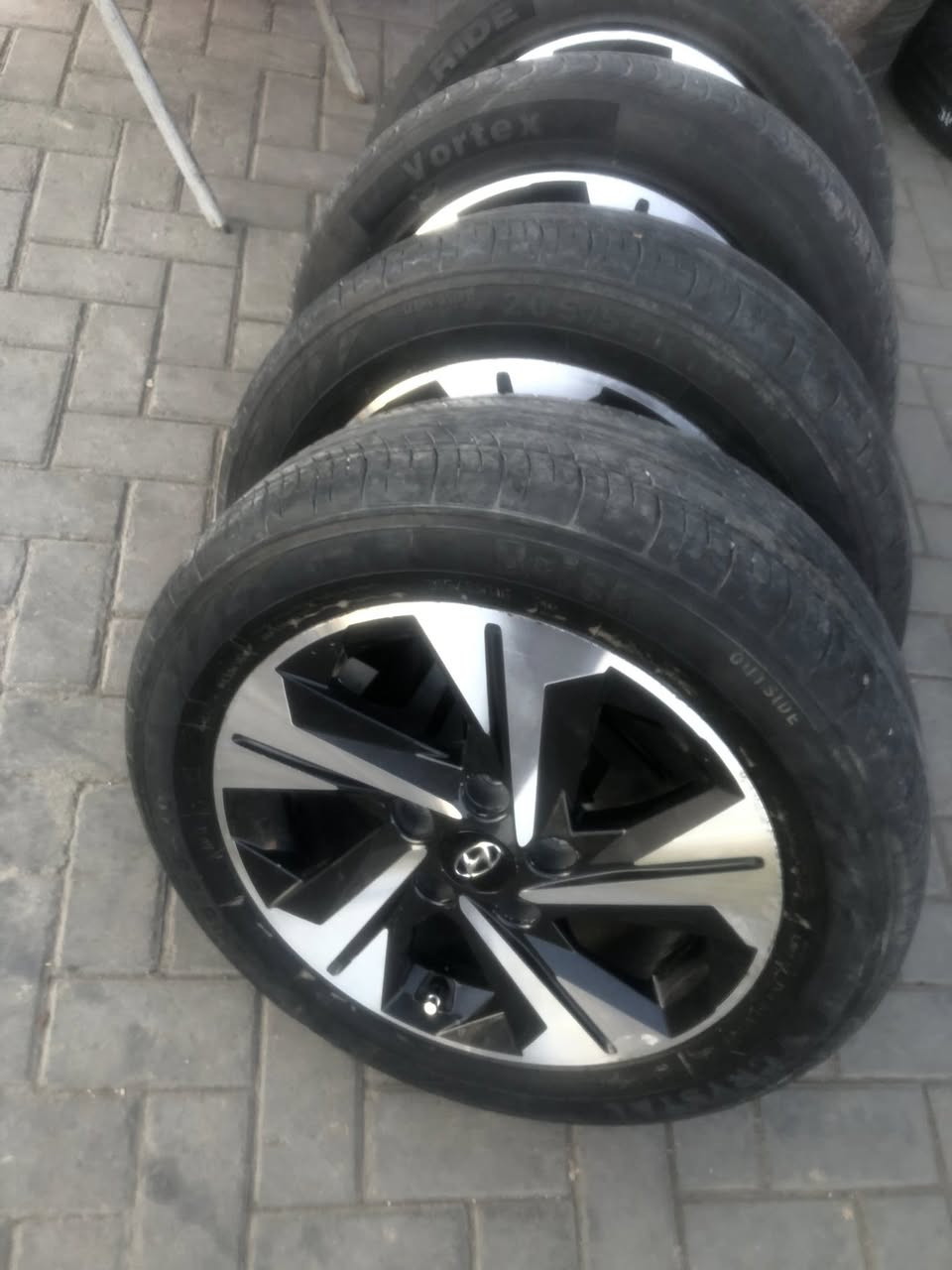 حجم ١٦ النترا اصلي مع التايرات ٣٢٥ الف بغداد غزاليه بيع او مراوس ***********
