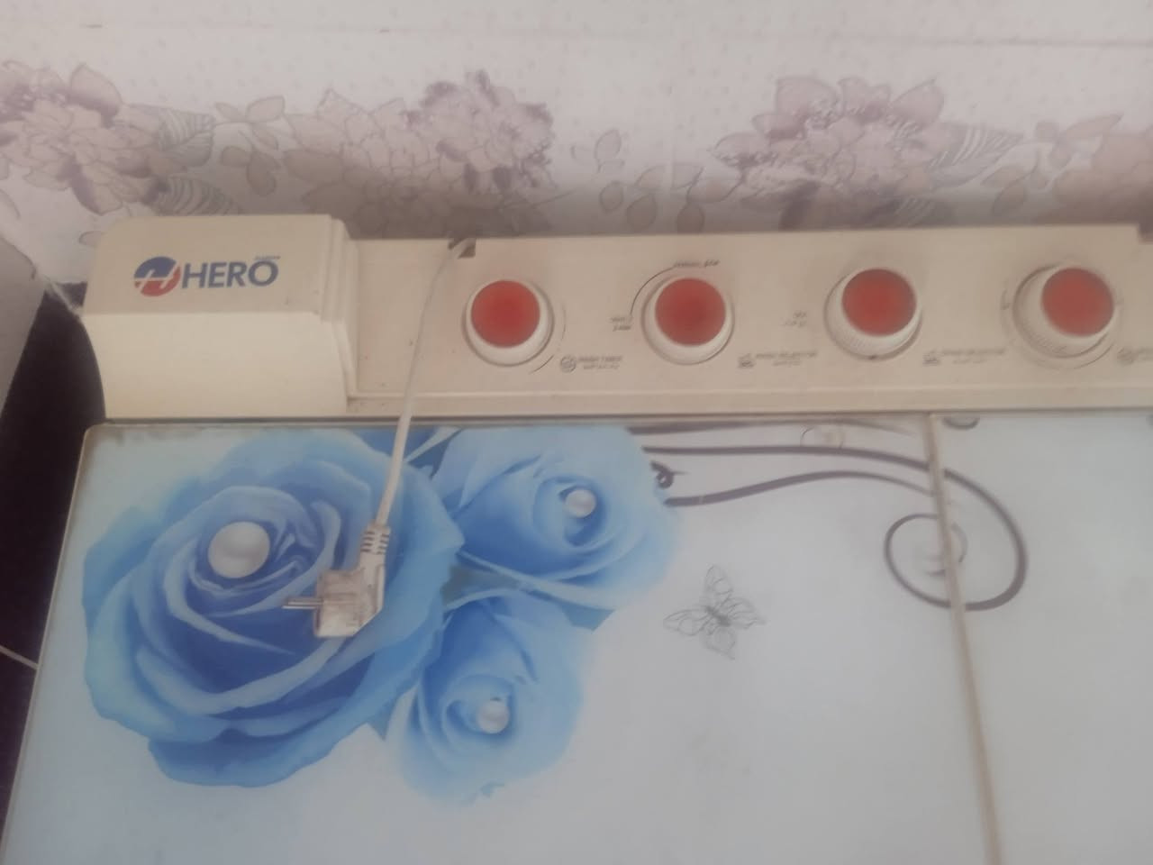 سلام عليكم ثلاجه كريازي شرط الفحص ماداخله تصليح ابد تجميد خير من الله السعر 150 قفل غساله حوضين بعدهي جديده السعر 100 قفل التواصل على هاذا الرقم *********** بي وات ساب  والله انضف من الصوره
