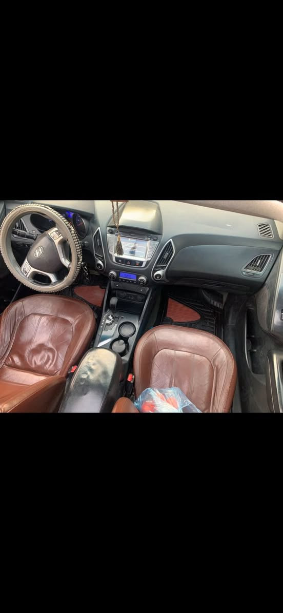 السلام عليكم توسان2012  وارد أمريكي فول مواصفات عدا البصمة للبيع فقط  جاهزة من كلشي مابيها نقص  السعر )130) للأستفسار المراسلة خاص او الاتصال ***********
