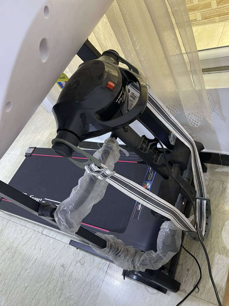 جهاز سير (جري) كهربائي ماركة EVERE استخدام شهر فقط استخدام خفيف جهاز ممتاز وسرعة عالية
 • شاشة عرض متعددة الوظائف (سرعة، مسافة، وقت، سعرات حرارية، نبض).
 • سرعات متعددة مع برامج تدريب جاهزة.
 • قابل للطي لتوفير المساحة.
 • حمولة حتى 120 كغم.
سعره 550 بي مجال بسيط


**إذا كنت صاحب هذا الإعلان وتريد حذفه لأي سبب، رجاءا أرسل رسالة إلى الدعم الفني**