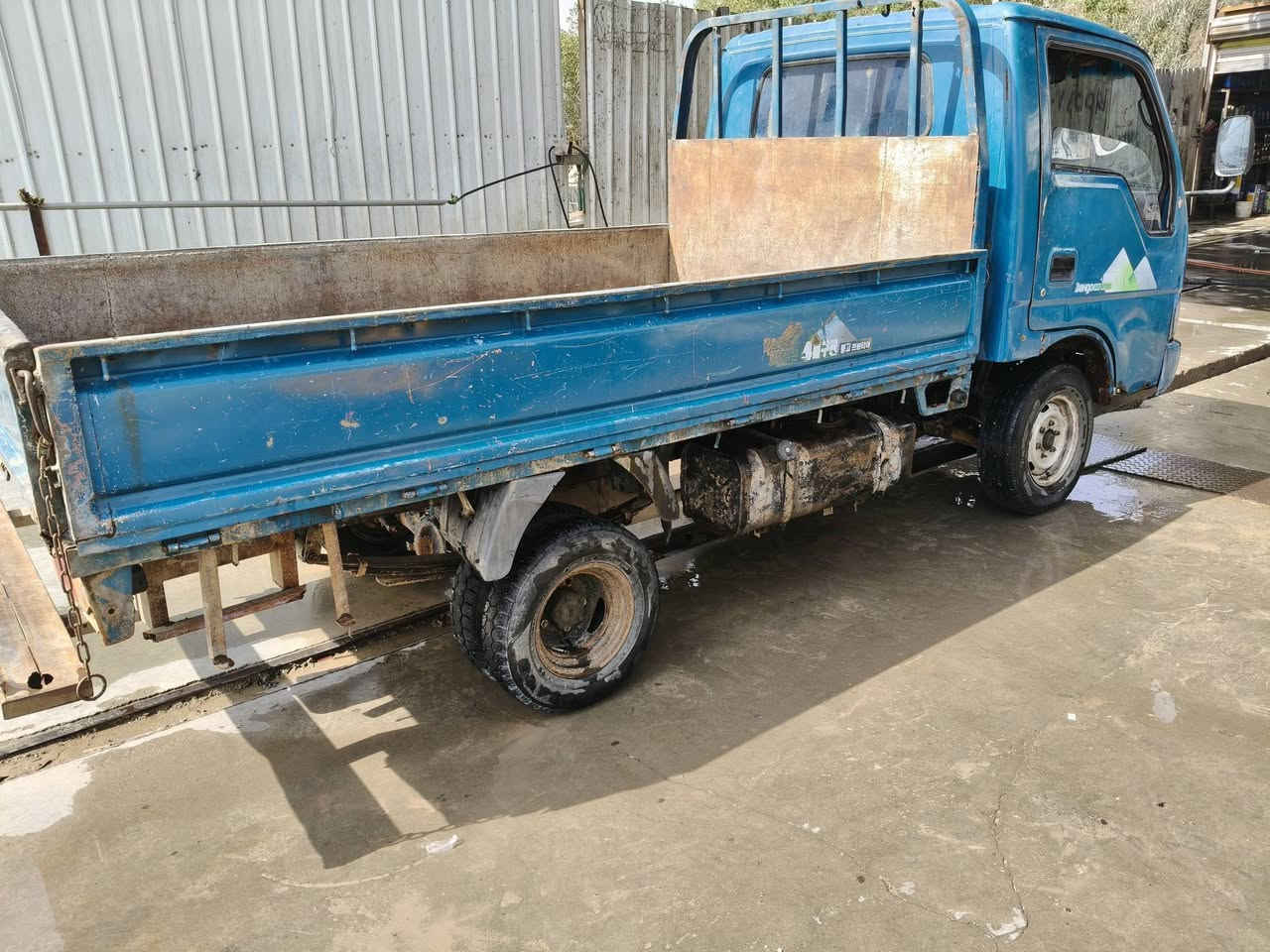 فونتيرا موديل 2000 للبيع بدون رقم ادوات حديده سياره جاهزه محرك اكسن كير حداديه كهربي مكان السياره بغداد شماعيه غير متواجد على الفيس السعر 17 وبيها مجال رقم الهاتف ***********
