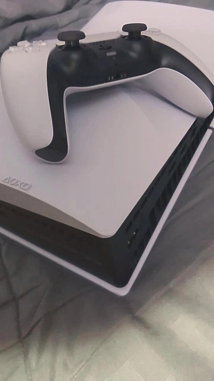 🛑للبيع :
بلي فايف سلم
الذاكرة : 1 تيرا
الحالة: مستعمل بحاله ممتازه
النظافة : 99.9‎%‎
الملحقات : جوستك بلادي
وكيبلات كلها بلادي 
وايضاً اكو هدية للشراي 
السعر :750 الف وبي مجال للشراي 
واتساب : ***********
