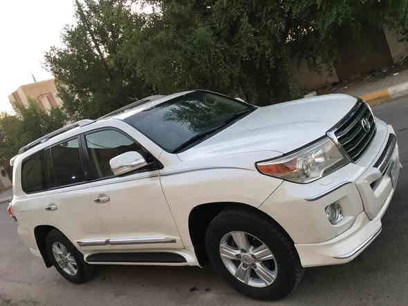 سلام عليكم اخوان ..لاندكروز جكساره للبيع موديل 2012 رقم بغداد الماني مشروع وطني بسمي اخوان السياره نظيفه جدا وكولشي علا البلاد مكينه كير مكفولات صدر امامي خلفي كفاله غرفه على البلاد تبريد ثلاجه  كشره ايظا كفاله عامه عد نص باب صبغ فقط اثر شخط بسيط فقط اخوان السياره بريم يعني فول مواصفات سلايت روف طكتين كشنات كهربأ كامره وشاشه وتبريد تلاث قطع وتحكمات ستيرن وشفتات سرعه وغرفه صاج داخل قرميدي واربع بصمات انارة  ترحيب مري شفط وأشاير بالمري وعدسة زنون بلاد وثلاجه وبعد بيه مواصفات اخوان لسعر 335 ورقه وبيه مجال بسيط لشراي يتصل *********** ..... *********** ولمو شراي يرفع لمنشور بكلام طيب مثله ..
