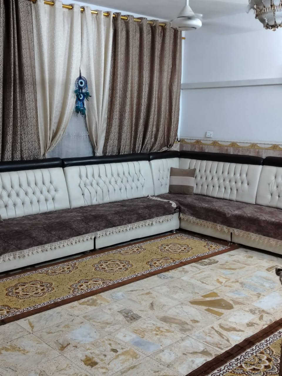 يا الله السلام عليكم بيت للبيع مساحه ١٤٠ متر طابقين بناء طابوك ٣ غرفه نوم استقبال ومطبخ وخدمات وكراج عنوان بغداد منطقة الدوره أبو أجير شارع الزيتون تفاصيل أكثر تصال على رقم *********** ابو وليد الحسني
