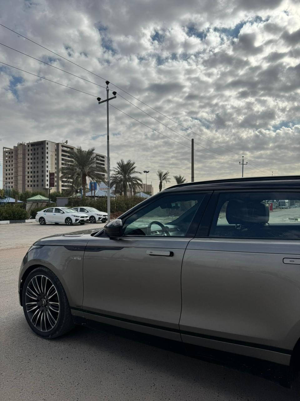 رانج روفر فيلار ديزل 2019 ( بيع او مراوس حسب القناعه ) 

فول فول مواصفات ام 
6سلندر توين توربو 340hp
وارد الماني كلين تايتل كفالة عامة حتى الدعاميات
ضمان دولي 
جكات 3 وضعيات هيدروليك تصعد وتنزل 
4 ويل درايف
بانوراما 
داتا شو 
اير سسبنشن
ويل 22 بلادي
حساسات محيطيه امامي خلفي
رادار امامي مانع تصادم
 رادار خلفي جانبي
باب خلفي كهرباء
نظام صوت ميريديان
محرك مكفول

استفسار ع رقم *********** ما متواجد ع فيس 

مكان سياره النجف
