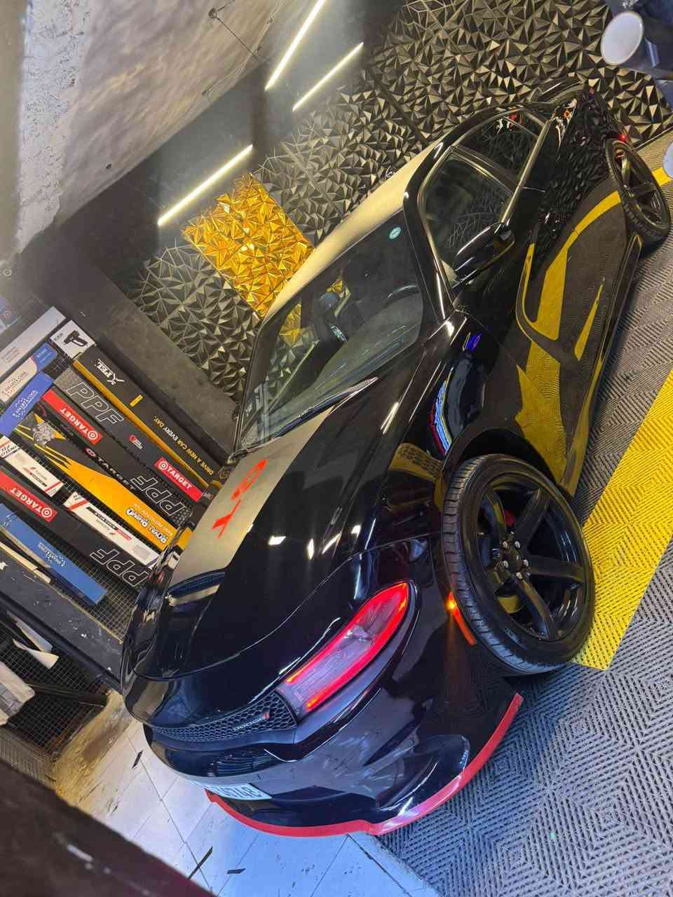 Dodge charger GT super track pack 2019
فول ما عدى فتحة
كشنات كهربائي 
تحكمات ستيرن
شفتات بستيرن
كشن تدفئة تبريد
حساس خلفي امامي
كير طيارة
شاشة كبير
سيستم سيارة تكدر تحرك بالشاشة
فول دايناميك
سيارة بيها جاملغ و الباب وراء سايق بدون دواخل بدون ارباك 
عنوان اربيل
*********** 
وتساب أربيل, العراق
