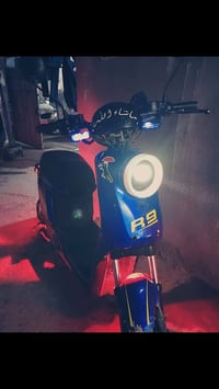 07864511680 السلام عليكم دراجة شحن لبيع R9 بطاريات 25 امبير بعدهن جديد...