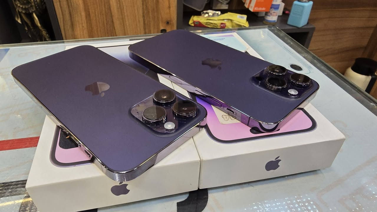 14برو ماكس عربي شرق أوسط بطاريه 88ذاكرته 512 
14برو ماكس خطين بطاريه 84 ذاكره 256 
ملحقاتهن كامله وبيهن ظمان الاجهزه 

ديوانيه شارع المصورين مكتب رويال للاتصالات قرب مصور سومر  رقمي للاستفسار ***********
بيع او مراوس
