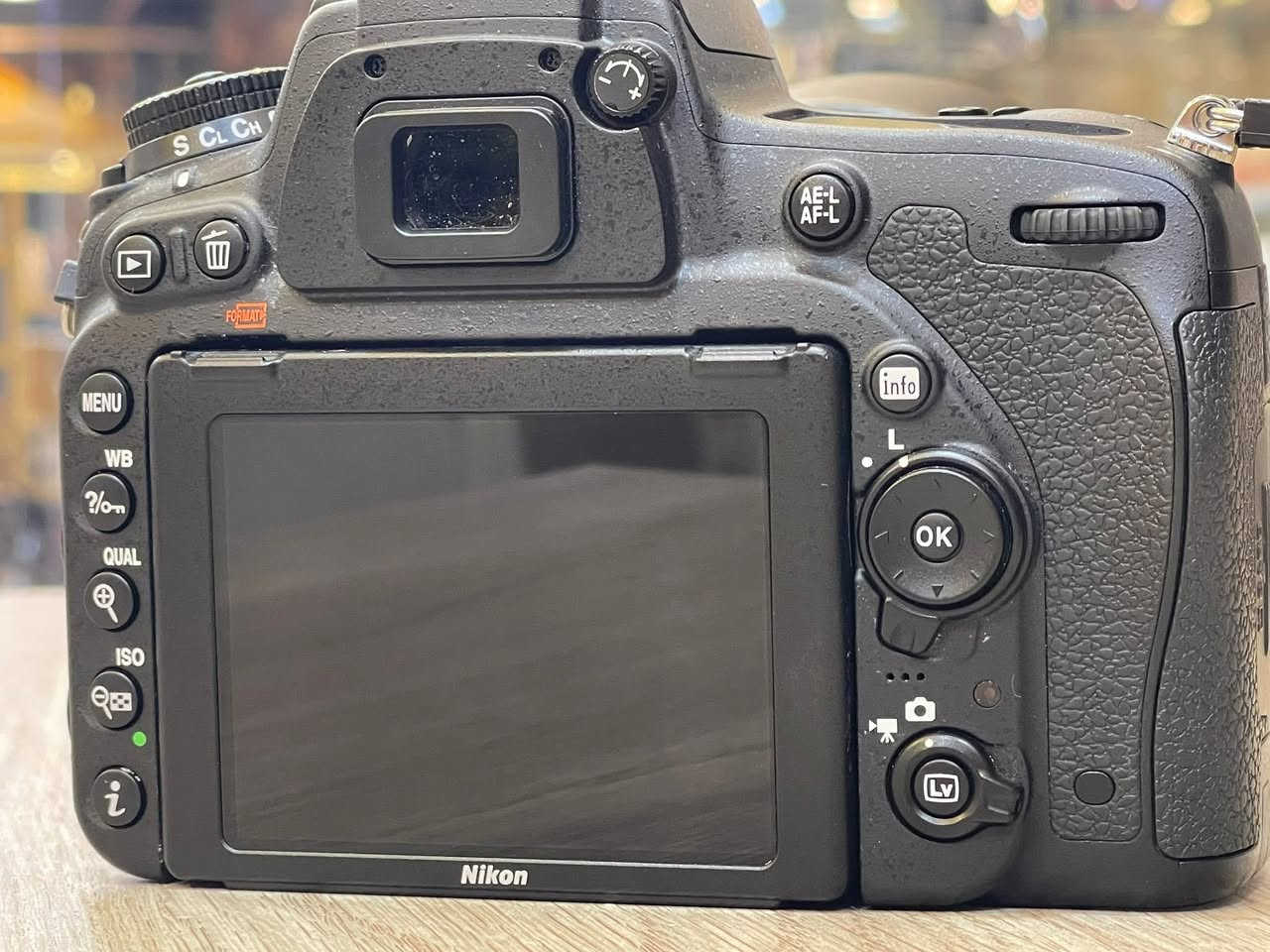 للبيع ٧٥٠دي
فول فريم كامرهً جديده مكفوله من العطل والتصليح 

معه عدسه نانو كرستال ٢٤ /١٢٠

جديده الشتر ١٨ كي كأمره احترافيه مكاني بغداد تجي تفحص الباب البيت كأمره اصليه مكفوله  

***********
