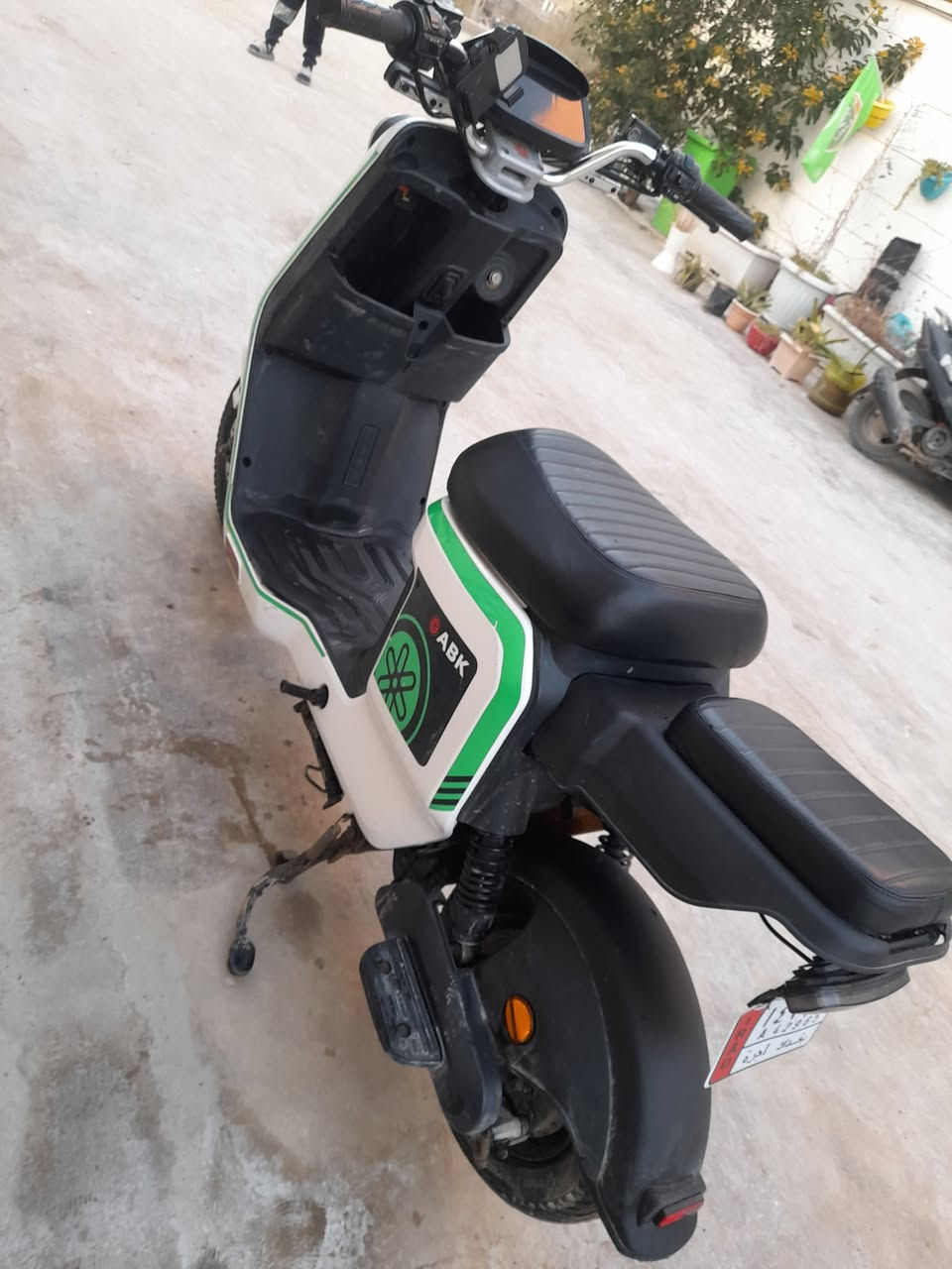 دراجة شحن للبيع
الاسم R12

جديدة ما صارلي شهرين من مشتريهه
السعر 700 ويهه مجال اذا شراي
وهلة بيكم
رقم الهاتف ***********
مكاني بغداد السريدات
