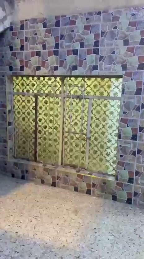السلام عليكم البيت البيع في الحيانيه شارع الطاك البيت يحتوي عل اربعه غرف نوم هوى وديونيه وصحيات سعر 100وبي مجال


**إذا كنت صاحب هذا الإعلان وتريد حذفه لأي سبب، رجاءا أرسل رسالة إلى الدعم الفني**
