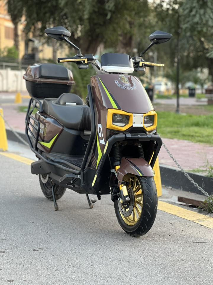 سلام عليكم شباب دراجه شحن البيع  سكنس شركته حسن ؤحسين GT استخدام 25 يوم فقط الله شاهد  كلها كامله مكمله كل نقص وعيب مابيها امانت الله  تجي مواصفات عالميه
دراجه وصلها مال المعرض موجود 

الموديل 2026 
النوع سكنس GT المدرع معروفه بمتانتها وقوتها  
البطاريات 6 كبيره
التحويلات.1.2.3.4
السرعه 75 حقيقي  
تشغيل عن بعد 
جهاز انذار السرقه 
بصمه 
تشغيل كارت 
سويجات 2
قفل ستيرن +قفل بصمه 
لونها كلش مميز 
كشن سياحي  VIb
نضام ABS
نضام USB
نضام R رجوع الخلف
مدرعه 360درجه 
جنطه خلفيه 
طارات جبلي 
بريكات دسكات دهن 
أطارت جوبلس 
لدات اماميه وخلفيه 
اسطابً لايت 
شاحنه ذات شحن سريع ويقاف ذاتي 
اشاير رباعيه 
 ملف كبير
اي استفسار اتصال 

***********

مكاني بغداد
