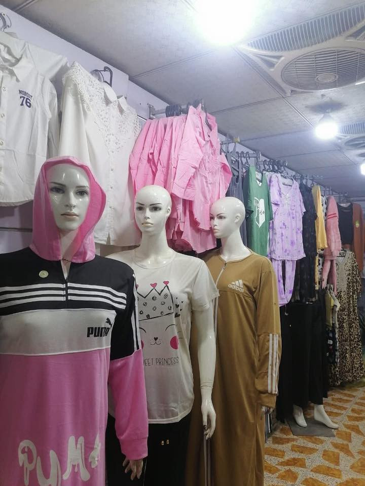 محل ملابس نسائي للبيع محل كامل مع البضاعه مع سبلت 2طن والملكانات عدد7
سوق حي الحر الجديد  ايجار المحل 300 الف 
للبيع رقم تلفون ***********
