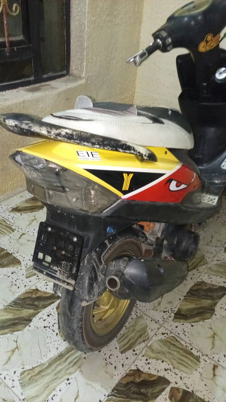 ماكس البيع
سعره 450 بي مجل 

مكان صلاح الدين قضاه بلد 

رقم تلفون 📱 *********** 

ماطور نضيف جدا 

بي شلعه فول 🏍️
