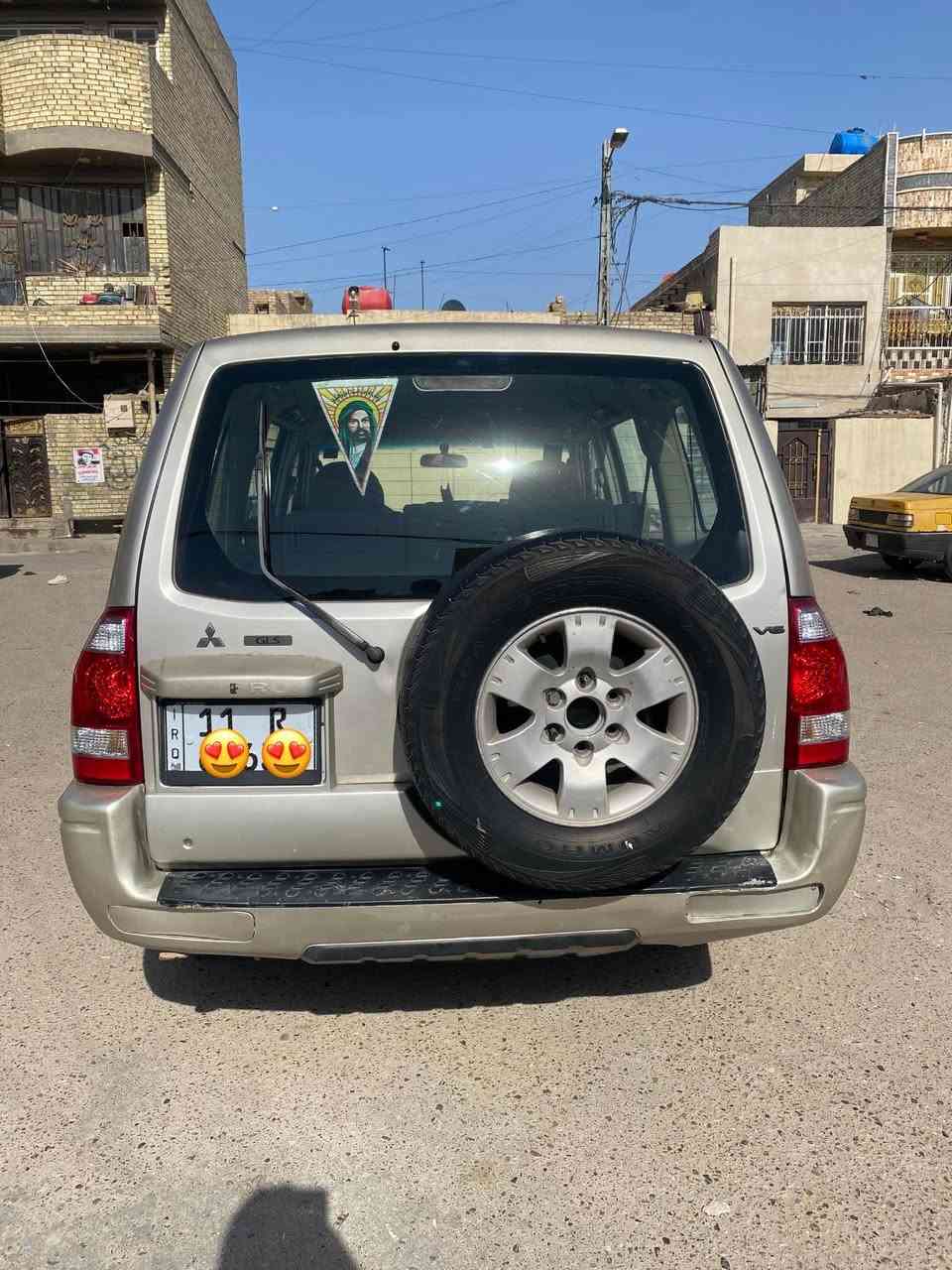 سلام عليكم باجيرو البيع موديل 2004رقم بغداد بسمنة تحويل مباشر مكان سيارة بغداد ***********
