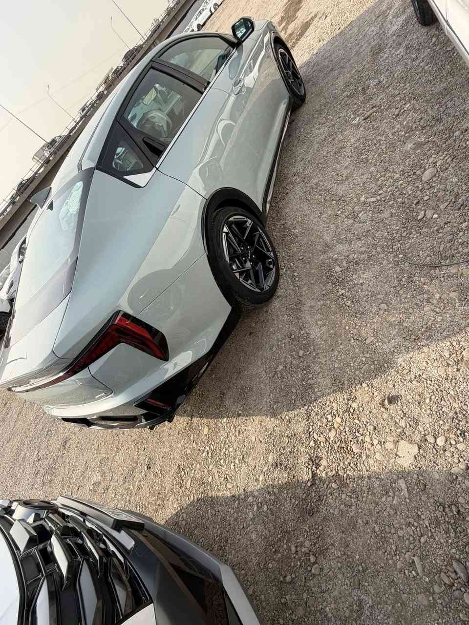 حبايب للبيع فقط كيا K4 جيتي لاين أعلى مواصفات موديل 25 دخول جديد مرقم بغداد بأسمي تحويل مباشر مصلحة تصليح درجة اولى بدون تبديل جاملغ او صندوك مصلحات او مصبوغات نفسهن شرط شغل وكاله اخوان السياره فول لتقارنهه بالعاديه 
1 بانوراما على كد القمارة
2 كشنات جلد لونين تدفئة تبريد مع خزن ميموري 
3شاشة متصله على گد الدشبول فول اوبشنات 
4 تحكمات التبريد لمس بالشاشة 
5هند بريك كهرباء مع تحكمات ستيرن شاحن وايرليس 
5 مري قلاب مع البك كامرة دوارة 
6 رادارات تحديد مسار توقف ذاتي 
او باقي المواصفات المعروفة السياره بدون ايرباك مكاني بغداد شارع فلسطين 
السعر 193 او بيهه مجال للشراي او بالعافيه على الياخذهه سياره جديدة كلش شرط بدون نقص برغي بالشرط للاتصال ***********
