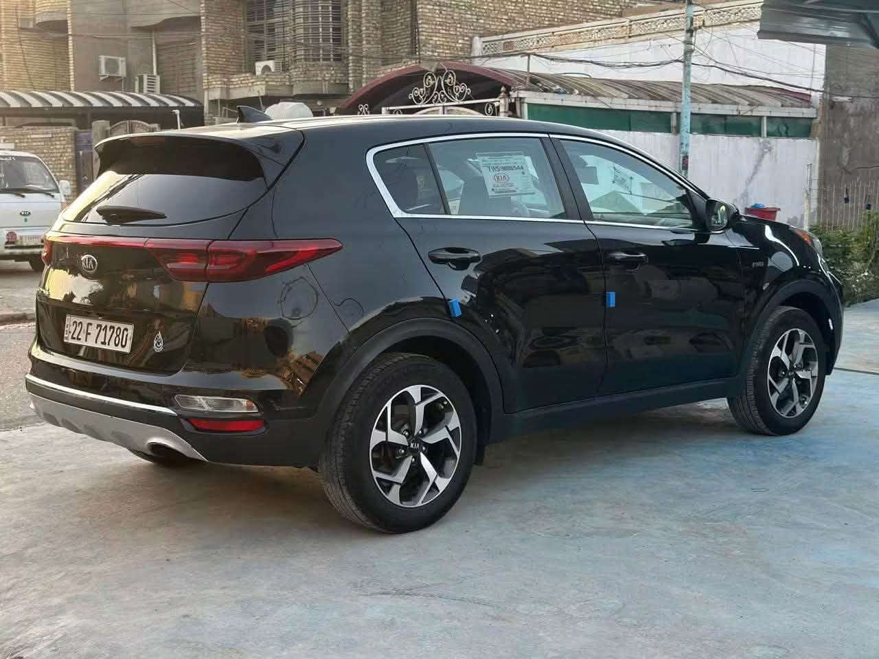 سبورتج 2020 كفالة عامة ماشية 53 الف ميل سيارة وضع الشركة بيها نص صندوق صبغ فقط بدون فتح بدون ارباك نص مواصفات سيارة جديدة الله يشهد السعر ( 150 ) وبيها مجال 
*********** / مكاني بغداد الراشدية الانتصار 
بيع فقط
