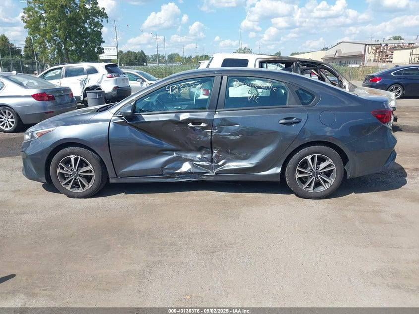 ★ ★ #النمرود_للمزاد_الأمريكي ،👑 ★ ★
🔵 نوع سياره: كيا فورتي موديل ٢٠٢٤ LXS
🔵 حاله السياره: تعمل وتسير
🔵 المسافة: ١٤٤١١mi
🔵 حـجم المـحرك : 4 بستم. ٢٠
🔵 بيع مباشر ٥9ورقة ونص 
🔵 ضرر السيارة : موضح في الصور 
--------------------------------------------------------------------------------
 🔴 بأمكانك ادخالها ذوي شهداء او حرة او نقلها الى اقليم كردستان العراق 

مكان المكتب / الموصل /ناحية النمرود/قرية السلامية

خدمتنا تشمل:  
🚗 شراء السيارات المطلوبة حسب طلبك 
📝 تقارير كارفاكس شامله عن حالة السيارات قبل الشراء
🚛 ترتيب شحن السيارة من امريكا ألى اي مكان بأمان وسرعه 
📱نظام تتبع خاص بك لمتابعة عملية النقل من المزاد الى ميناء ام قصر او منفذ طريبيل او جبل علي ( اقليم كردستان) 
🛳ارخص اسعار الشحن

- خدمة التخليص الجمركي
١- شحن بس منفذ طربيل مرسين أقليم كردستان
٢- منفذ طريبيل 
٣- اقليم كردستان 
٤-مرسين ( تركيا )

للاستفسار عن شراء السيارات اتصل الى الارقام التالية 

كورك/. ***********  (واتساب) ☎️
آسيا/. *********** ☎️
#النمرود_للمزاد_الامريكي
