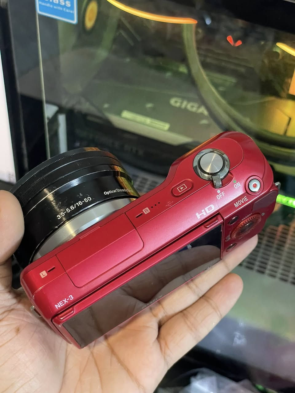 للبيع او المراوس sony nex 3
السلام عليكم ، كاميرا سوني ميرورليس مع عدسة سوني e mount 16-50 , شاشة متحركة ، اوتوفوكس يتتبع الوجه والابتسامة ، مع شاحنة وبطاريات ٢ الكاميرا والعدسة شغالات بشكل ممتاز بدون اي مشاكل 
السعر ٢٠٠ الف بيع او مراوس بشي اعلى وانطي فرق 
عنواني بغداد رقمي *********** ( لا يتوفر توصيل)
