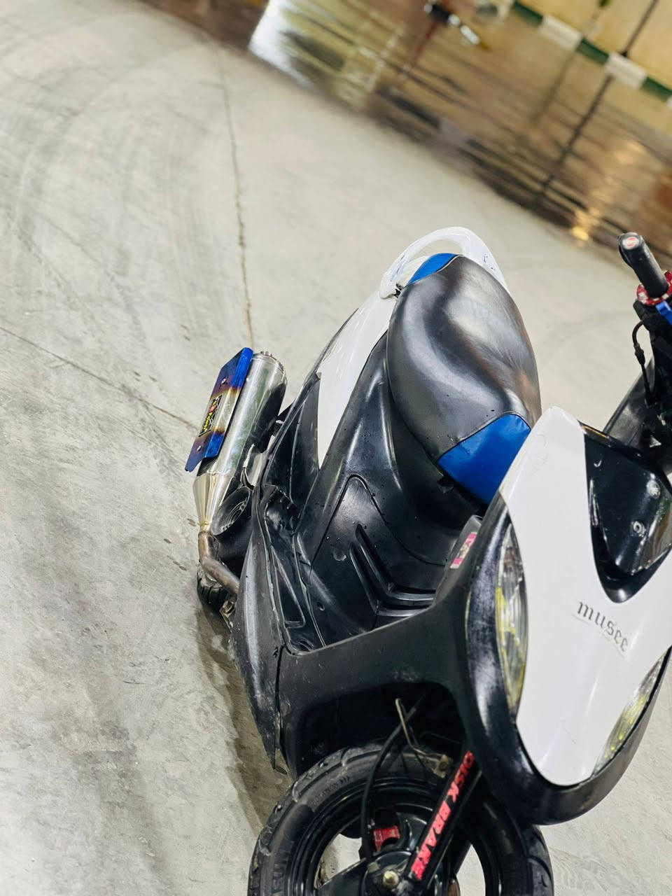 سلام عليكم ماكس عدله ١٤٠ دراجه بلاد مكينه بلاد دراجه نظيفه مامتعوبه بيها شلعه ومعدل تشك لكاع وكيله بيت عاشور صاله ٦ أشهر من طالعه شراي يتصل ويدلل *********** مكاني مغربه
