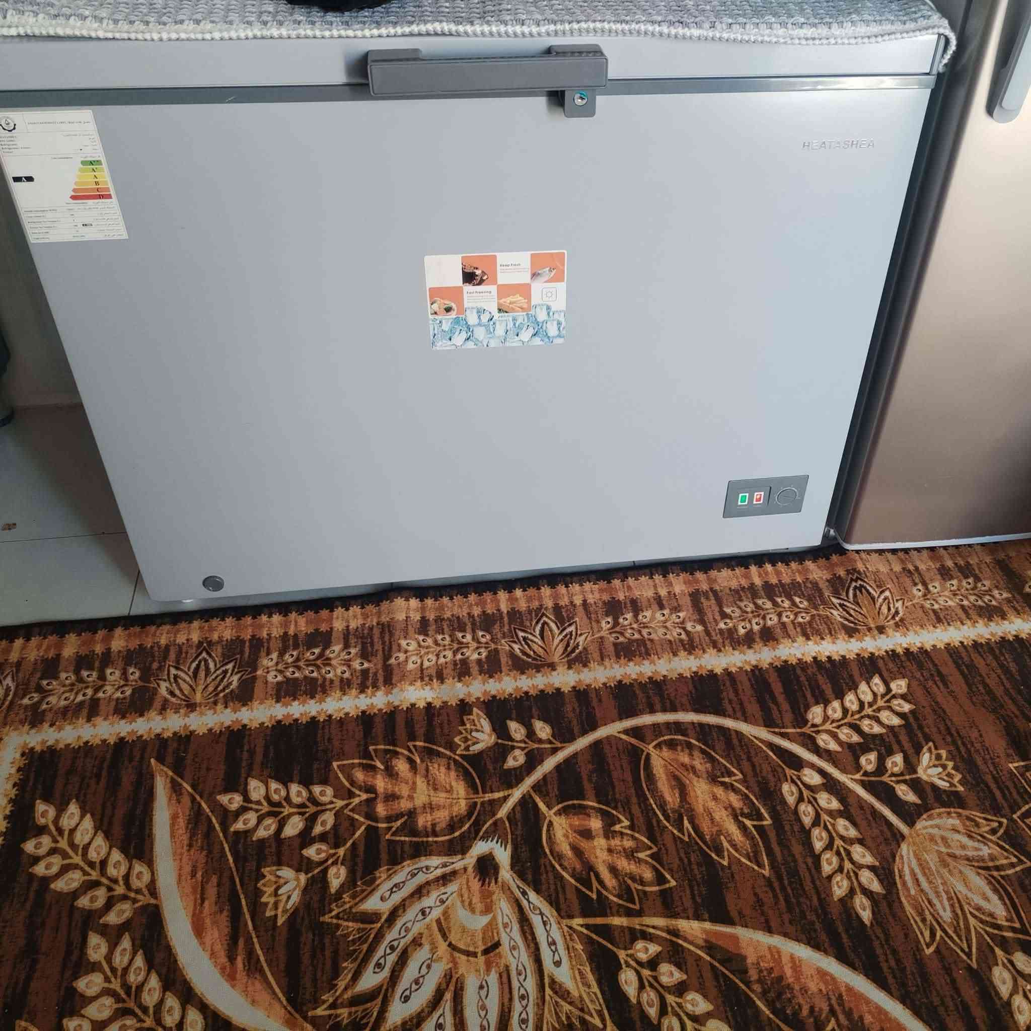 مجمده هيتاشي جديده استخدام قليل يعني مااخذه صارلي شهر نص *********** السعر ٣٢٥ بيه مجال
