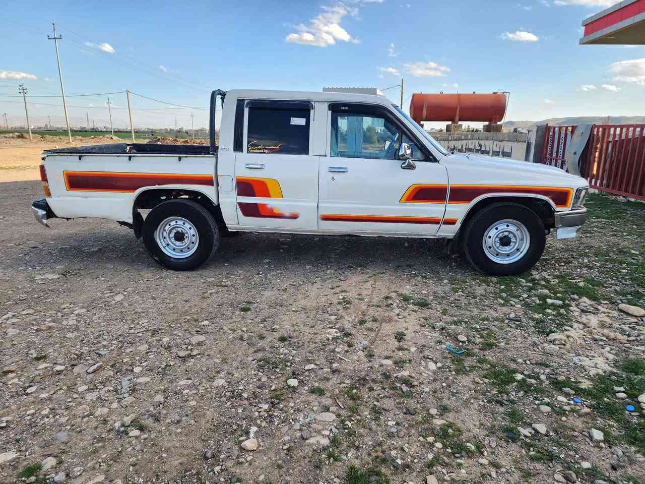 تؤيتا مؤديل ١٩٨٨ ئارم بلاستيك مه كينه 3y ٦كير كيرو مه كينه و ئه كسلو شا نسى به شه رت سه يا ره به شه رتى ئارمو ئه وه ليات  ده عمو لئ دراوى قورسى نيه 4تاى لؤكى له زيره كا ره بى مه زبوته سه يا كه  هه تا بلى تو ندو تؤ له و ما لى دؤ سته سعرى ٢٥كه لا شوين جه مجه ما ل  
***********
***********
