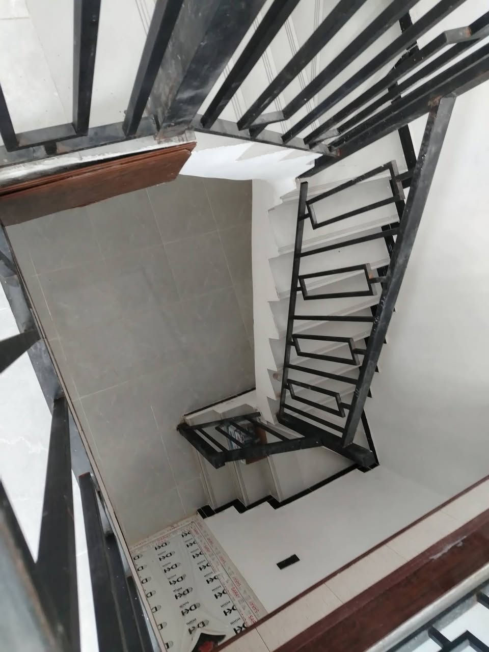 دار البيع مساحه 100متر قاط واحد
مربعه 10في 10 تحرير الحولي طابو زراعي سند 25 

زراعي محمد ليله الخاصات  

خلف مجمع دريم ستي موقع مميز بيت جديد غير مسكون 

سعر 67  قبل التفاوض. ***********
