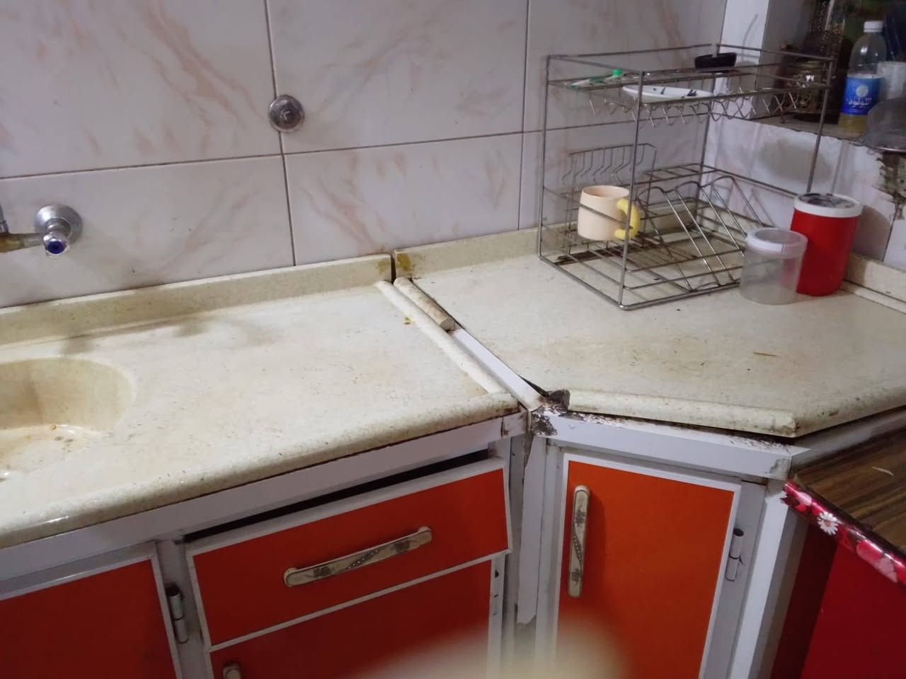 السلام عليكم كاونتر للبيع سنك مرمر نضيف للبيع ٦٠٠ وبي مجال بصيط المكان حي اور *********** الاستفسار
