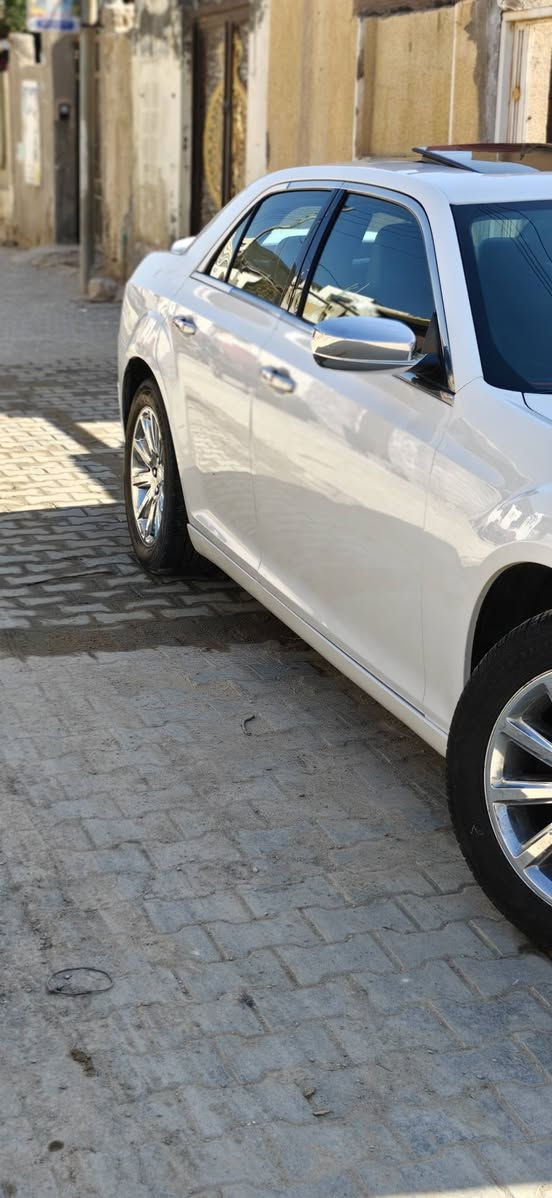 اوباما مديل 12 فول مواصفات 1/1
اماشه 160 الف مايل مكفول من الارباك 
شرط كلوب واحد بالدشبول ما مشتعل حتى الجيك انجن طافي شرط
كندي داخله كلين وهنا بالعراق بيهه جاملغ الخلفي صبغ 
بدون عابر والباب الخلفي مبدل سونارهه موجود 
سياره جاهزه وعليهه دامه كامله 
مكينه جديده قبل شهرين شادهه
صدر اماما خلفي جديد
دبه مي وراديترات ومي جديد 
اذاين محرك وكير جدد 
يعني ما تصرف عليهه ولا دينار جاهزه
مكان السياره بالرميثه 
***********
