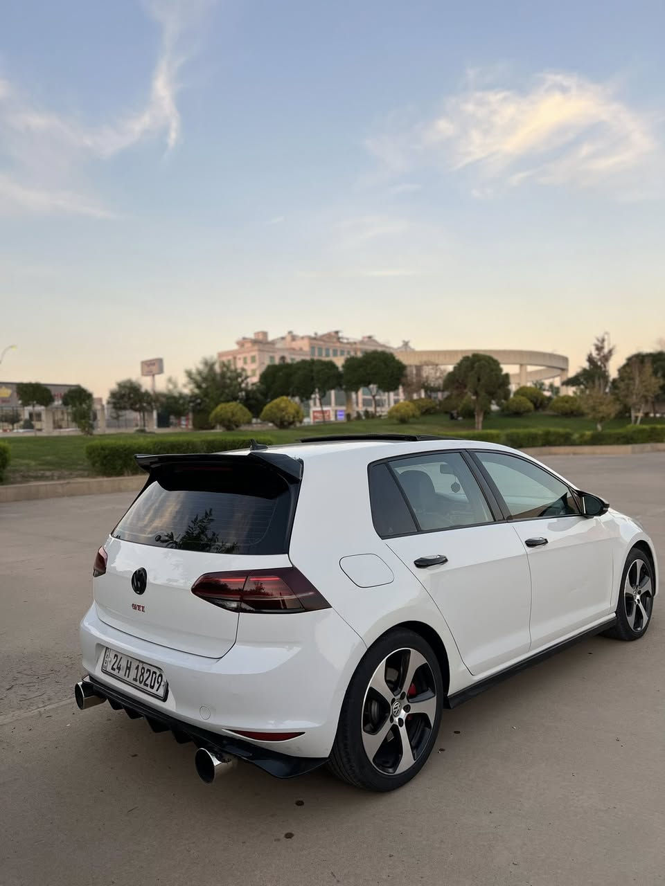 سلام عليكم ورحمة الله وبركاته
2017
Golf GTi mk7 stage1 
مكينه 2000 توربو 
فول مواصفات 1/1 
مراوس بشمالي بدون فرق اريد شي راس براس 
السياره بيه 3 قطع فقط وشويه دواخل وبيه مكانين بارد 
السياره رقم دهوك الجديد 
تحويل وكاله بشرط 
سياره عليه خوش تزويد كلش 
شوته عطاس 
وعليه داون بايب وبيه بك فاير كلشش حلو ناشره بل صور 
حلوك صالنصه كورسا 
📍السياره مكانه اربيل 
سعره : 125وبيه مجال كلش بسيط 
والي يشوف سياره غاليه يلكه الارقه ياربي 
***********📞
