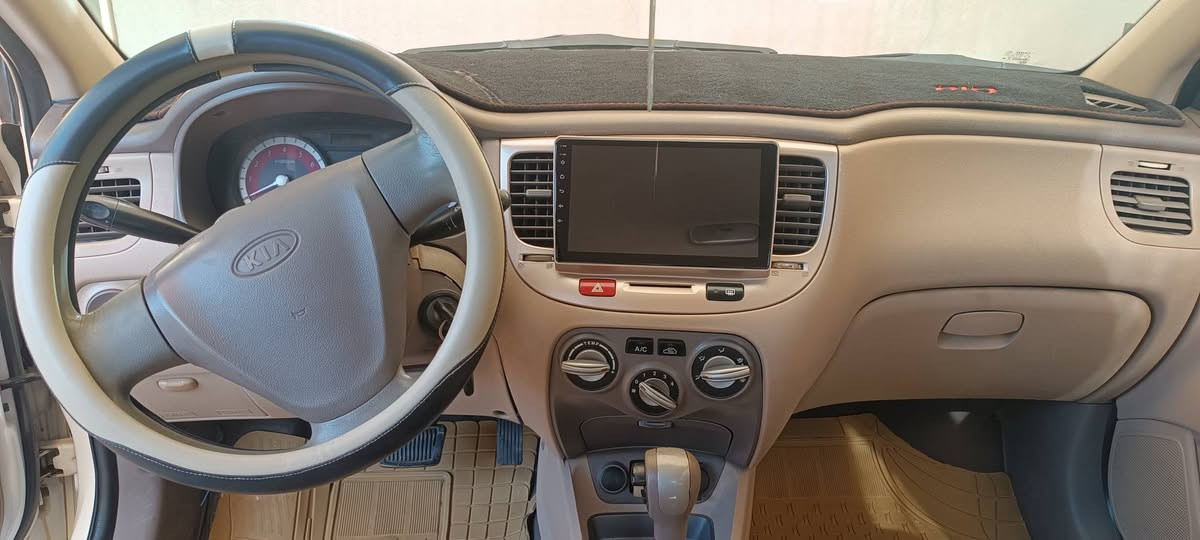 السلام عليكم . كيا ريو 2012 خليجي فول توماتيك وبآسمي رقم آربيل مسطره حجم 14 .بيها قطعتين صبغ وبدلت كازكيت .سياره جاهزه كامله سنه ما تصرف عليها بيها كابون بنزين .السعر 93$. للاتصال ***********/موصل/مدفوع بيها 85$وما بعت.
