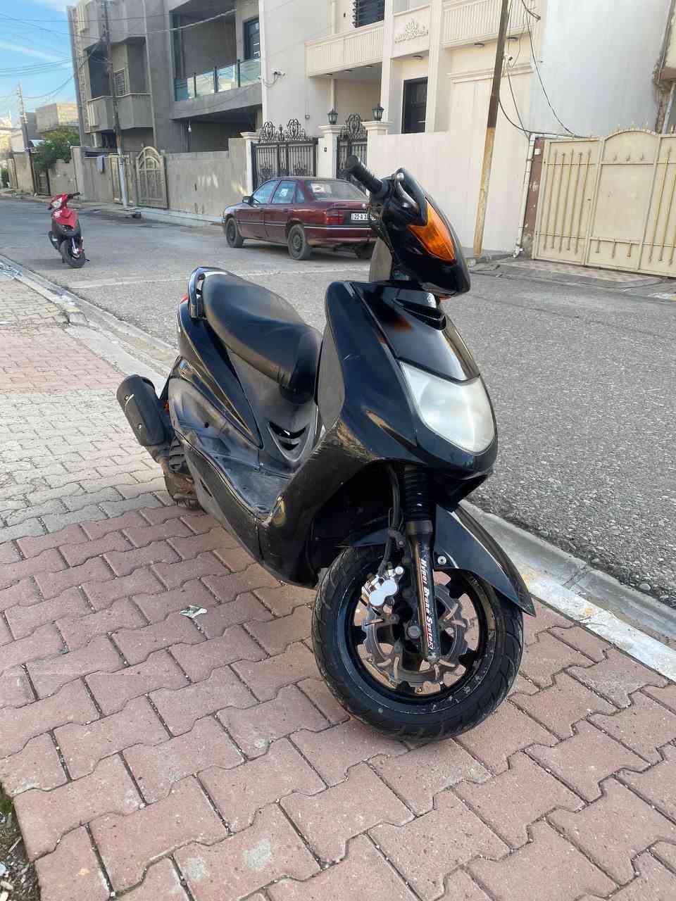 سلام عليكم سكنس 110 ياباني اصلي كله علبلادي بيها صوت فيلس ونضافة الدراجة كدام عينك رايد عليها 750 وبيها مجال مكاني الاسرى ***********
