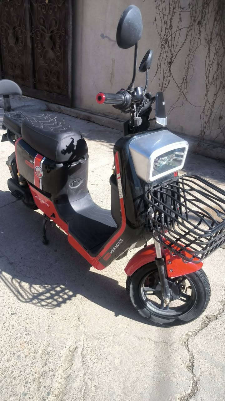 سلام عليكم
دراجة شحن R7 للبيع.
ماشية 3الف فقط 
ماركة WINLEE
لون اسود+احمر 
موديل 2025
عدد البطاريات=5حجم كبير.
ملف 2000 
تاير عريض+جوبلس.
شاحن تليفون موجود.
دسكات دبلات رياضي
سويج عدد2 + بصمة2.
تشغيل عن بعد..
شاشة حجم كبير/تقرة سرعة الممشى،كمية الشحن،الاعطال.
بيها ميزة قير الـP . ونظام R (البگ) نفس السيارات.
بيها نظام السيفتي 
بطارية بحالة متوسط 🔋
السعر 375الـف وبيها مجال بسيط  .(ملاحظة مو شراي رجاءً لاتراسل)
العنوان/ كركوك.
متواجد على الفيس


**إذا كنت صاحب هذا الإعلان وتريد حذفه لأي سبب، رجاءا أرسل رسالة إلى الدعم الفني**