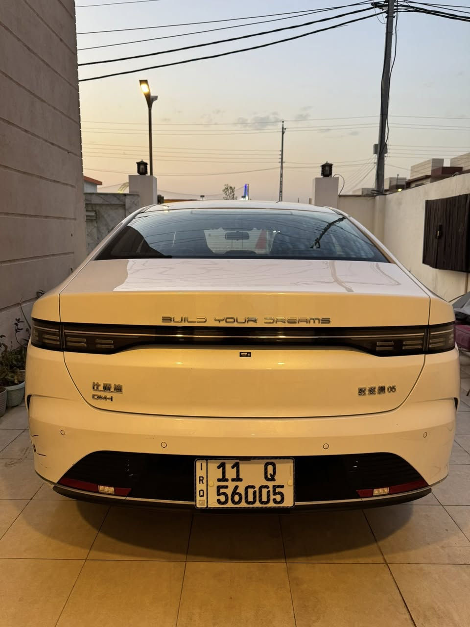 السلام عليكم للبيع  او المراوس BYD دسترويل موديل 2025 رقم بغداد باسمي تحويل مباشر كفالة من صبغ وتبديل والبارد ما عدا شخط بلدعامية خلفية والأمامية كل غراضة كاملة كارت وشاحنة واستلام من زيرو عندي العنوان بغداد الكرخ ابو غريب مجمع الزيتون ***********
