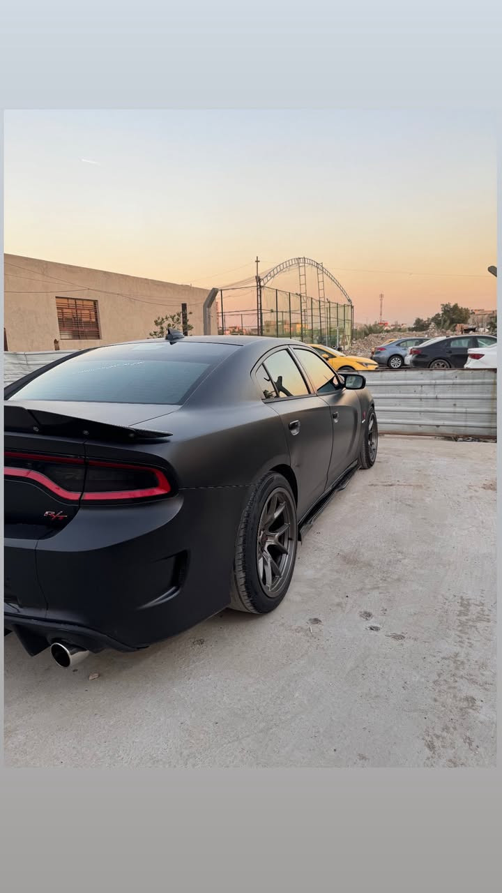 السلام وعليكم جارجر2018 اصل ابيع او مراوس. رقم بغداد بسمي هيمي ٨ سلندر. كفاله عامه عليها برمجه مي مصطفى ايكل مراوح او طلقات الصوت رعب. بدون صبغ. فول ع الفتحه مغلفه بي بي اسف اسود طافي ضمان ٥ سنوات مكان السياره بغداد ***********
