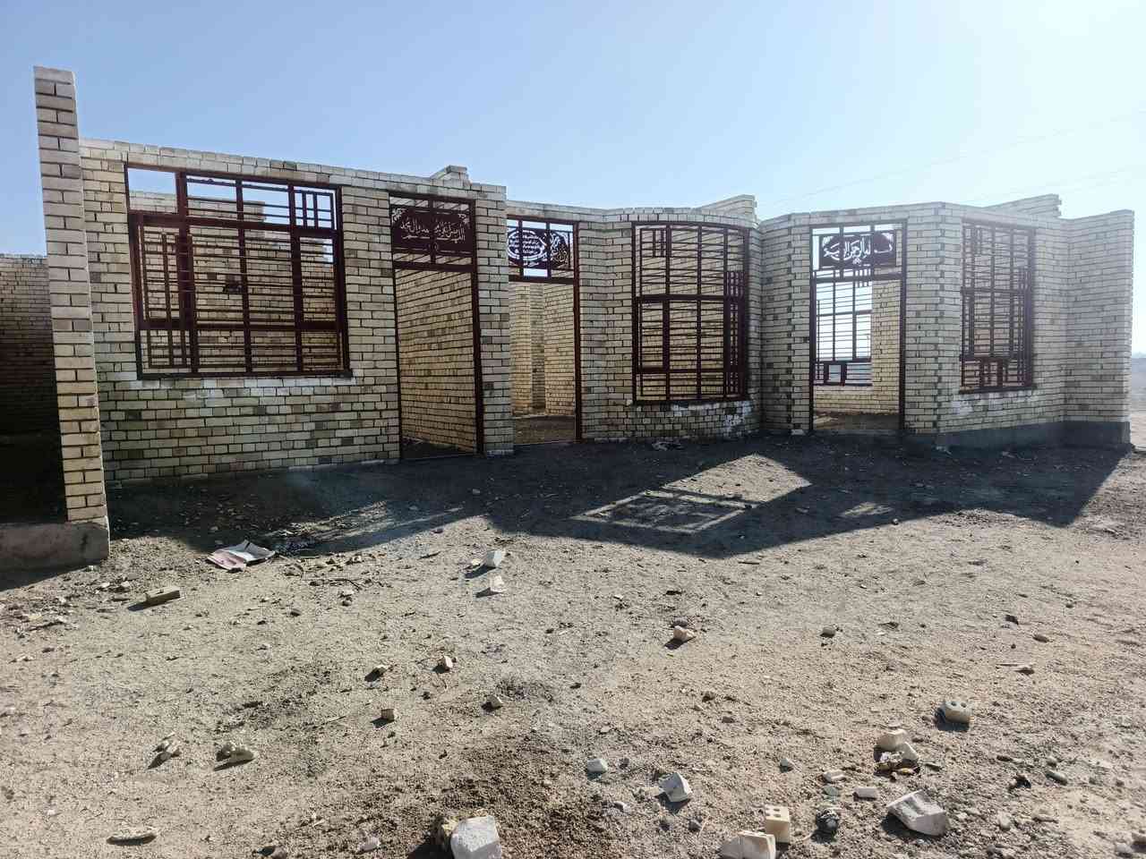 دونم للبيع مع هيكلين بدون سقف عله طريق ياحسين طليعه قرب نائب منصور للاستفسار عل رقم ***********
