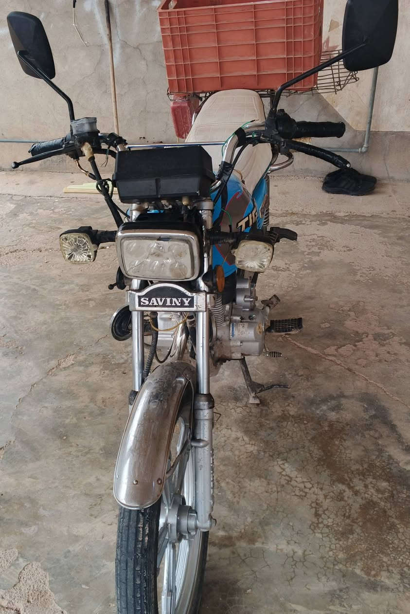 بيع مستعجل 410💵 وبيه مجال لشراي
سلام عليكم ورحمة الله وبركاته 

للبيع
سيفان 👍👉👍

موديل2021

محرك مفتوح 🔧🛠⚙️⚙️ 

كهربائيات كلها شغاله🚥🚦🚨

سلف هندر شغال

 ماطور علا أيدي مال جناي👍👍

العنوان صلاح الدين العلم هاتف ***********/***********
