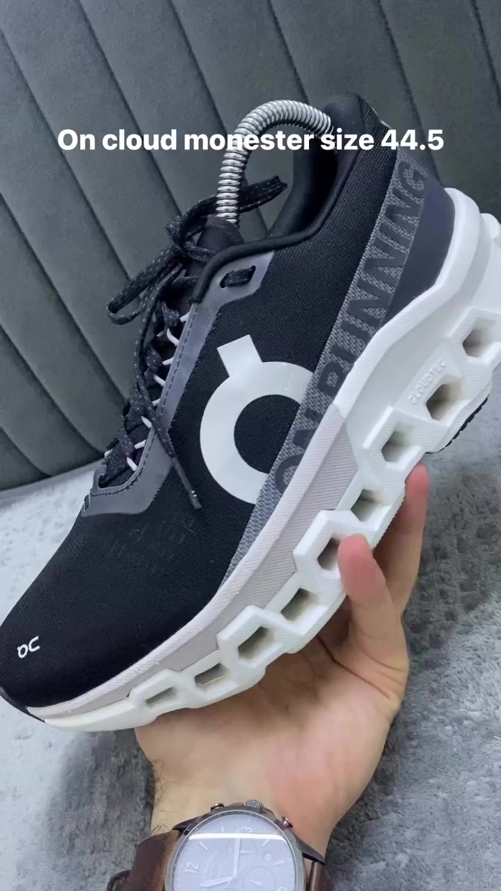 On cloud monster / szie 44.5


**إذا كنت صاحب هذا الإعلان وتريد حذفه لأي سبب، رجاءا أرسل رسالة إلى الدعم الفني**