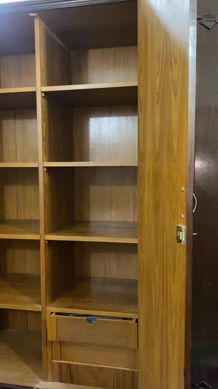 1- سرير نفرين 
2- كنتور 
3- ميز تواليت 
4- بوفية عدد 4
5 - اللون بذنجاني خشب صاج اصلي 
6- السعر 4 مليون و 500 الف  * وبيها مجال *


**إذا كنت صاحب هذا الإعلان وتريد حذفه لأي سبب، رجاءا أرسل رسالة إلى الدعم الفني**