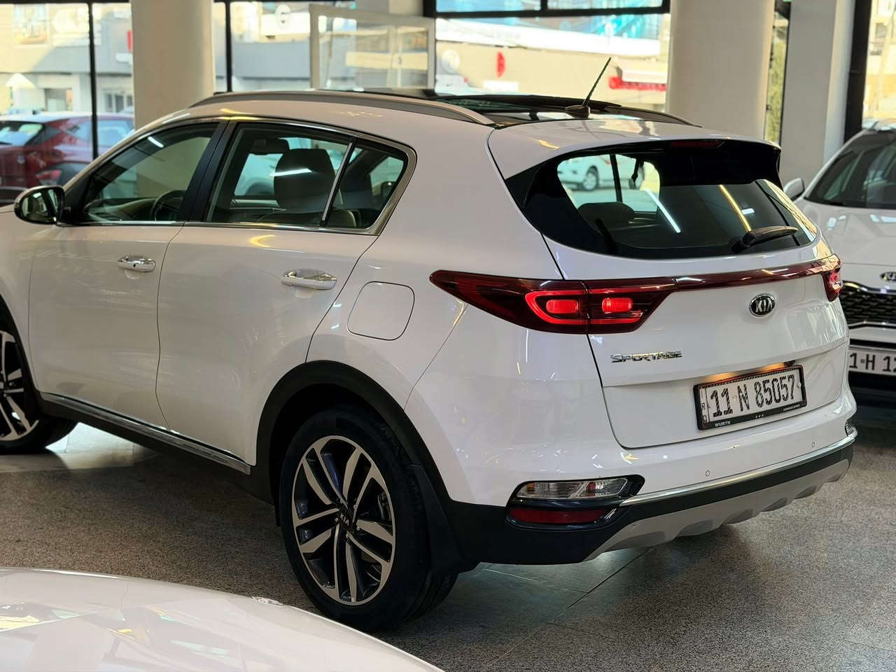 كيا سبورتج 2021
خليجي مكفوله من الصبغ والتبديل و البارد 
رقم بغداد جديد 
مستخدم عداد 50000 Km
مواصفات  فول 1/1 
مكينة 2.0
داخل جلد حمصي 
بصمه تشغيل 
تشغيل عن بعد 
بانوراما 
يدات نيكل 
مري كهرباء 
تحكم ستيرن  
تبريد قطعتين 

مكانة بغداد الكراده 
***********
