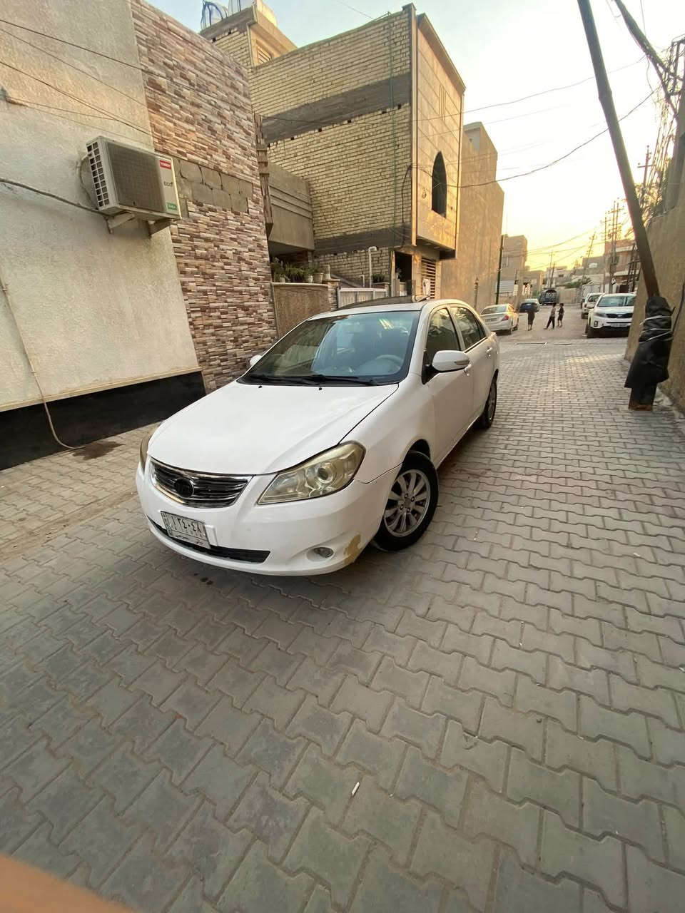 سلام عليكم للبيع بي وايدي ٢٠١٣ السياره بيه حادث جماغ  خلفي او انصبغت احزام للجماليه  السياره يردله شغلات بصيطه مكلف بالنشر صاحبها  رايدها بسعر مناسب  جدا العنوان الاعضميه  *********** غير متواجد عل فيس
