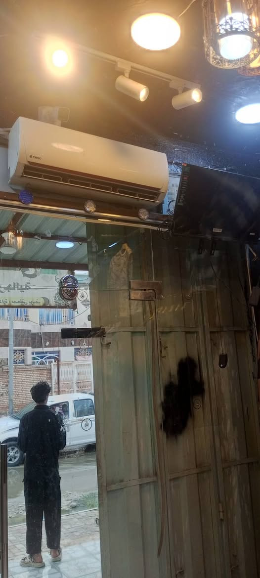 كلشي للبيع ديكور وستاندات حديد وملابس وجام وكامرات وسبلت يعني المحل كله معروض للبيع رقمي واتساب ***********
