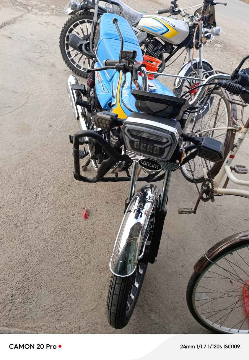 سلام عليكم
دراجه ايراني للبيع 
موديل 2025 
محرك 150
اوراق كامله 
بس بيهة واحد من لدبلات فارك شويه 
س 850 
***********
