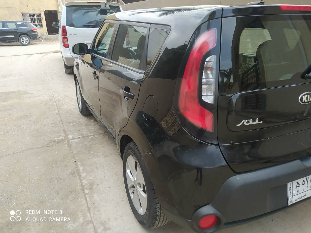 السلام عليكم 
للبيع كيا سول وارد امريكي ٢٠١٥ محرك ١٦٠٠ بحالة ممتازة  بجم كبس شركة ماشية ٥٩ الف قابل للزيادة استيرادنا وباسمنا حادثها باب خلفي ايمن وهلال الجاملغ الخلفي لون اسود داخل جلد تبريد ممتاز جدا شاشة صغيرة تحكمات ستيرن كروس سرعة بيها ملاحظات بسيطة سعرها ١٠٥ ورقة. صور الحادث موجودات والتقرير ايضا موجود .  الكاظمية /الشالجية . 
موبايل ***********
