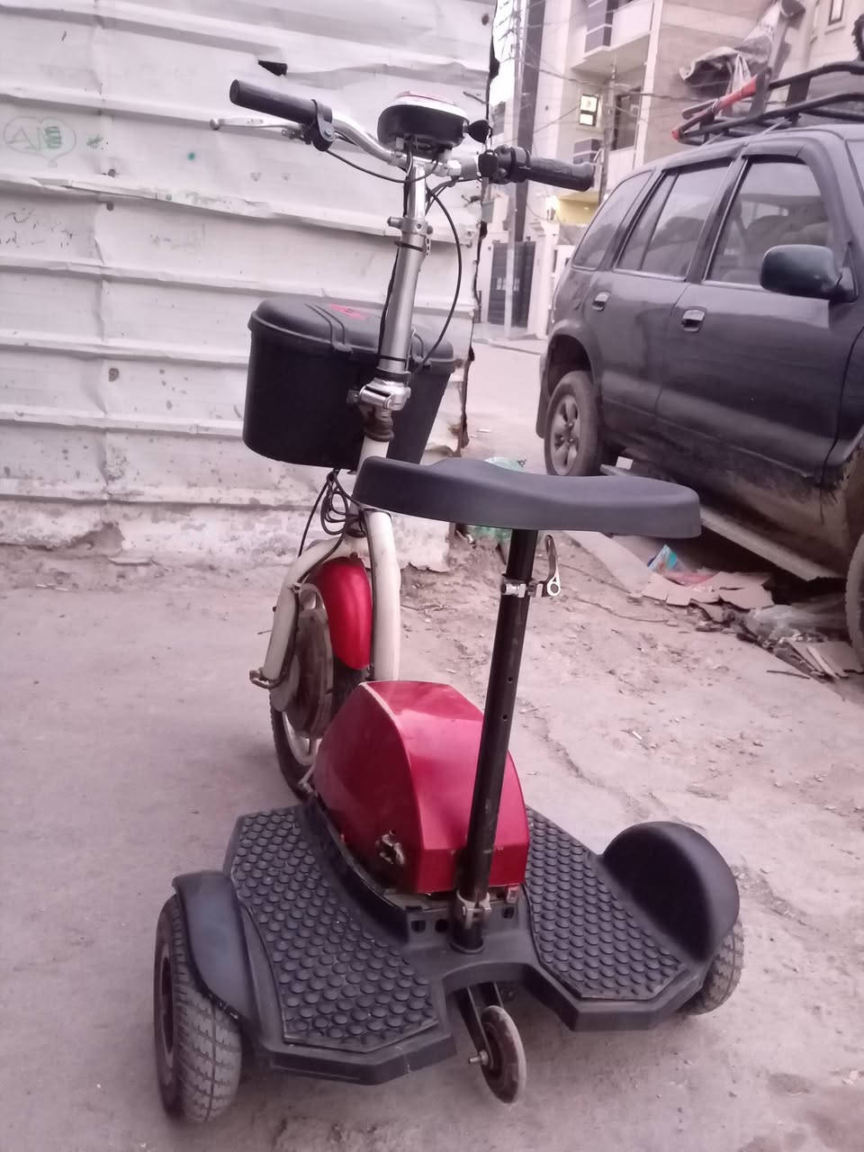 سلام عليكم دراجة شحن 3 تايرات 48 فولت جاهزة كهربائيات هورن لايت شاشة تصلح للمعوقين والعمار 13 فما فوق سرعة القصوى 35 دراجة كاملة مابيه اي نقص سعر 300 وبيه مجال مكان غزالية تصال واتساب على هاذ رقم ***********
