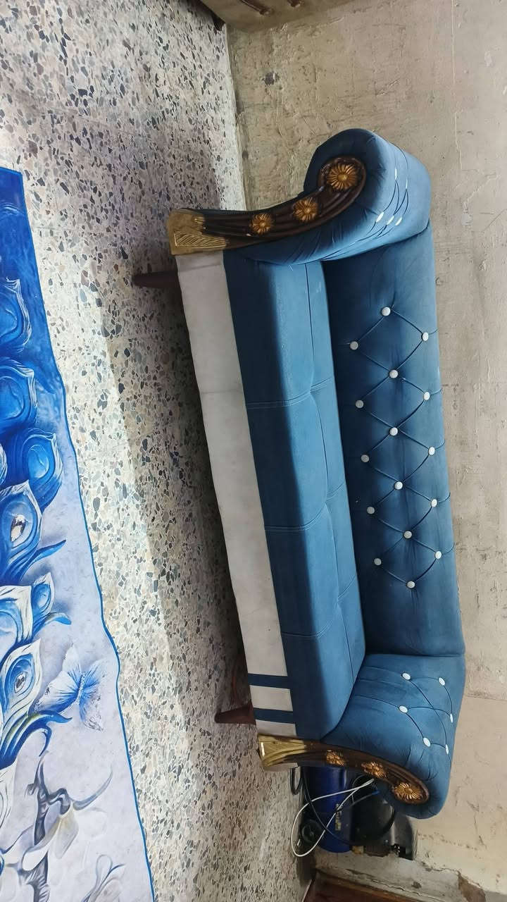 تخم 9 مقاعد نضيف جدا نضيف سعر 225 مكان البياع يوجد توصل بكروه رقم يوجد وتساب ***********
