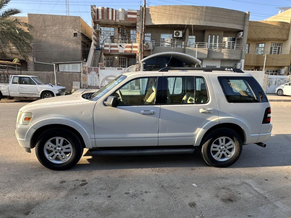 السلام عليكم
فورد اكسبلور ٢٠١٠  خليجي شركة نيفا سيارة جديدة جدا 
بدون صبغ ولاتبديل بلاديه 
محرك ٤٠٠٠
سبعة راكب 
السيارة محرك وكير وجدد 
تخم تاير جديد
صدر جديد امامي خلفي 
بدون اي نقص 
السيارة باسمي وباي وقت حاضر للنحويل السعر ١٢٨ ورقه 
وبيهة مجال ان شاءالله للاستفسار
***********
