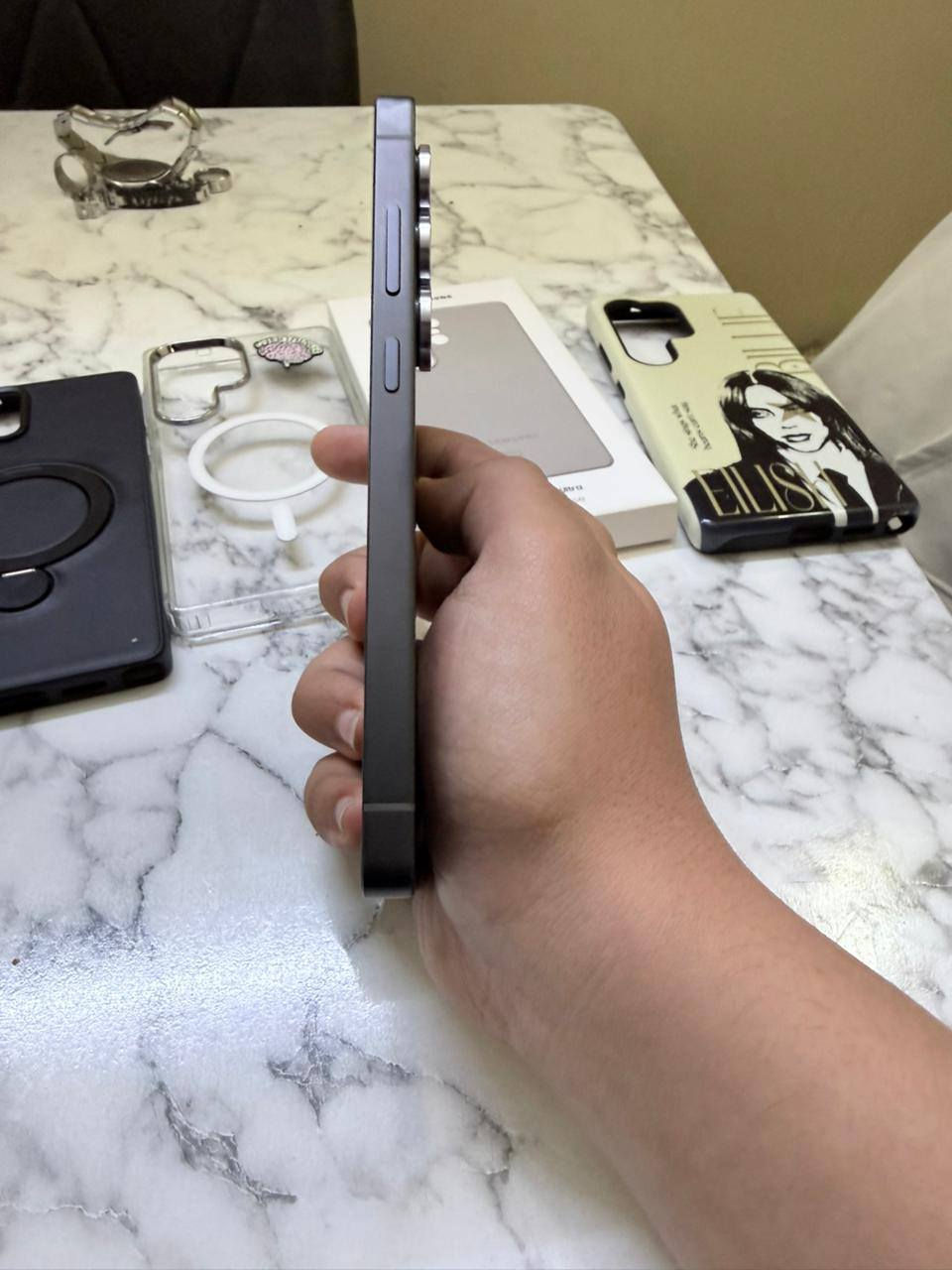 سام سونك s25 ultra للبيع
الجهاز كلش نضيف استعمال اسبوعين فقط 
بعده بحاله الوكاله 
بعده بل ضمان اكيد 
وبل لون المميز جيت بلاك 
مكفول من كل شي 
ويا 5 كفرات وبي حمايه عدسات ولاصق اصلي  
مكاني بغداد _العامريه
للتواصل واتس اب : ***********
السعر : مليون و340
