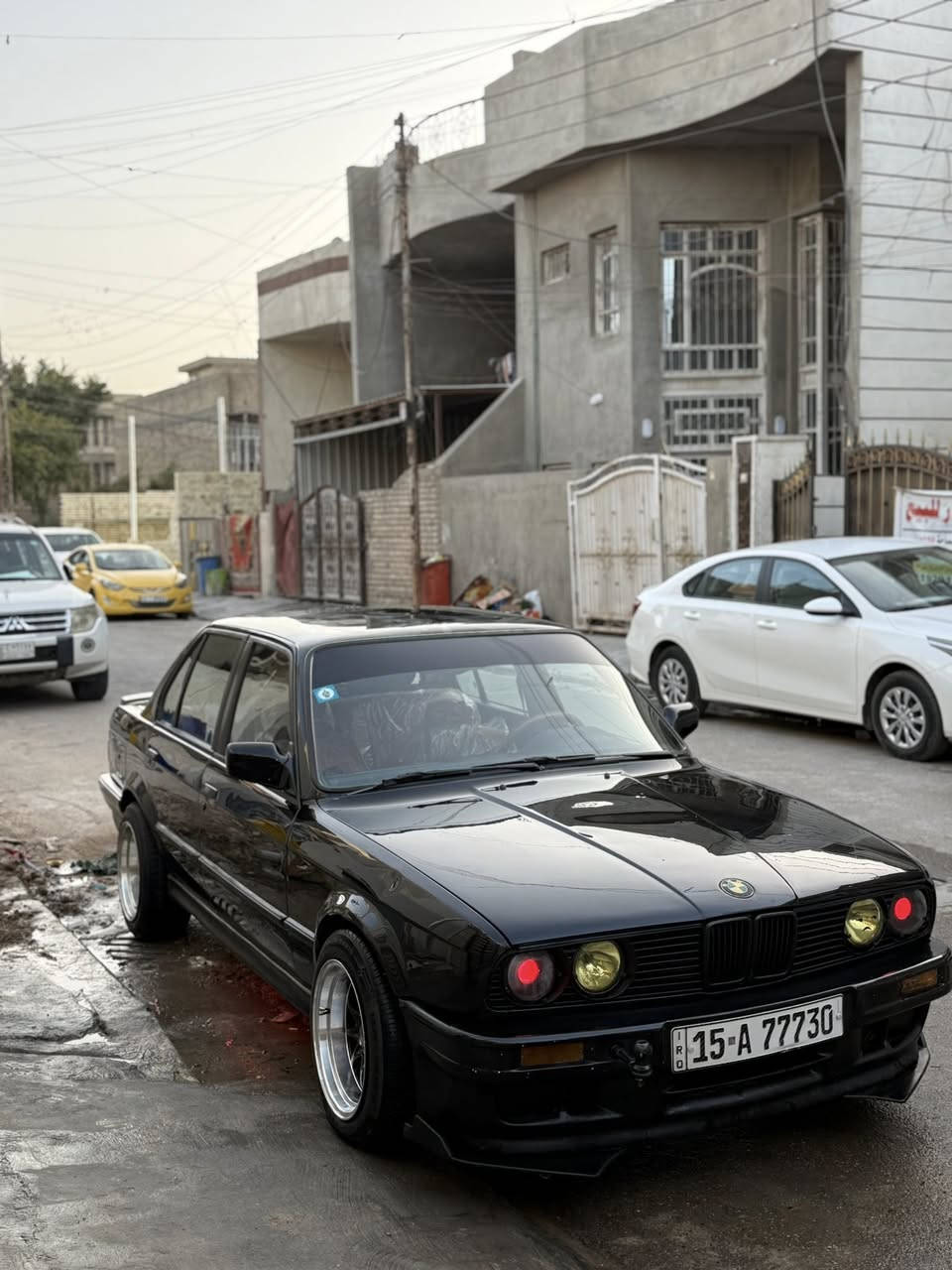 سلام عليكم زعره
موديل 88 
محرك 20 مفتوح 
داخلها كلش نضيف 
بيها نواقص بسيطه مكاني بغداد دوره بيع او مراوس***********
