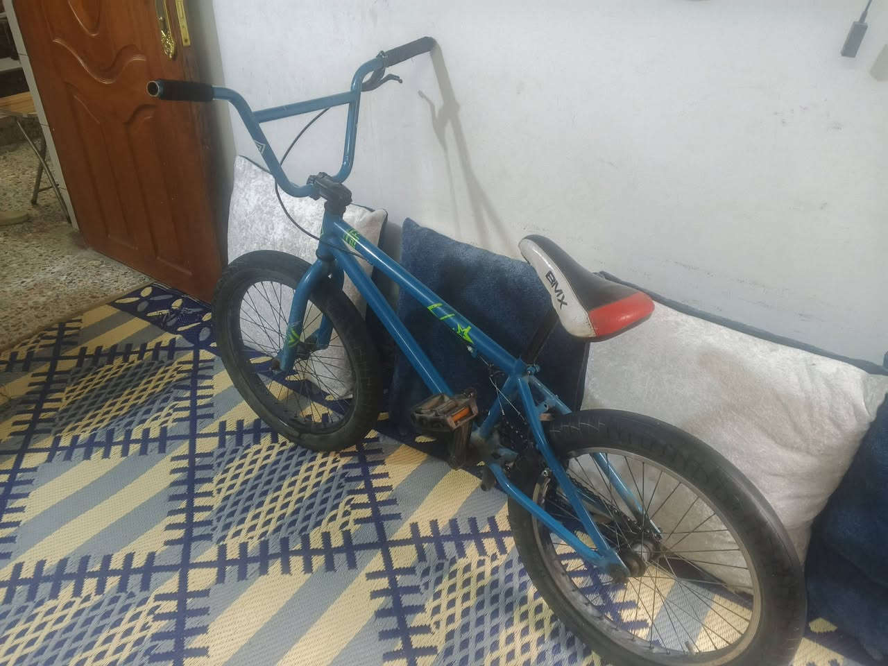 بايسكل  BMX  اصلي للبيع
حجم 22 قطعة نضيفه 
السعر 125
مكاني بغداد الحريه 
الرقم ***********
